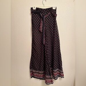 Elegant Black and Red Patterned pants